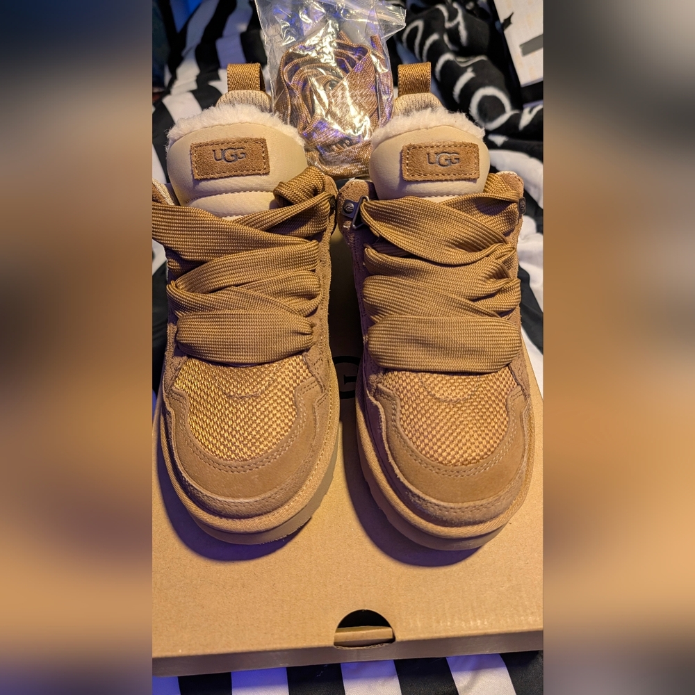 NIB UGG • Lowmel/Chestnut • sz 9 NIB